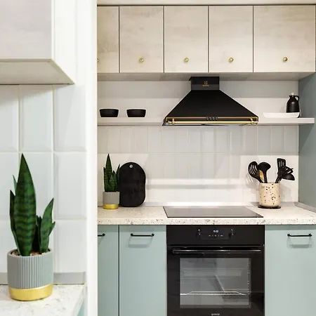 Qult - Monkey Business Bukarest