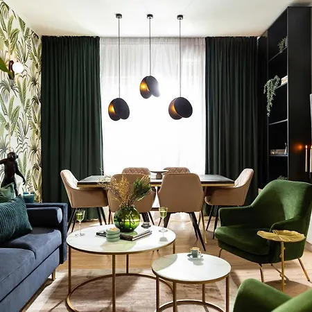 Qult - Monkey Business בוקרשט