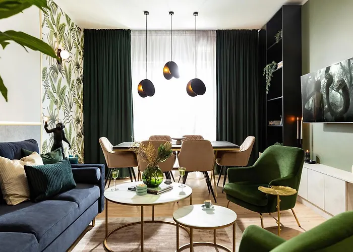 Qult - Monkey Business ブカレスト