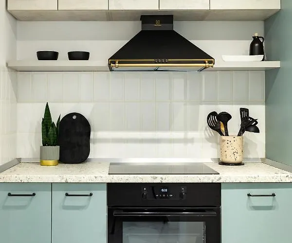 Qult - Monkey Business Bucareste