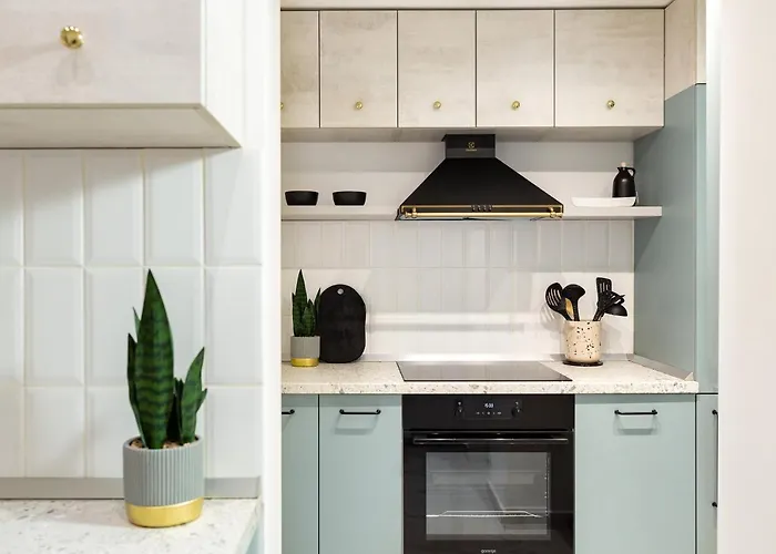 Qult - Monkey Business ブカレスト