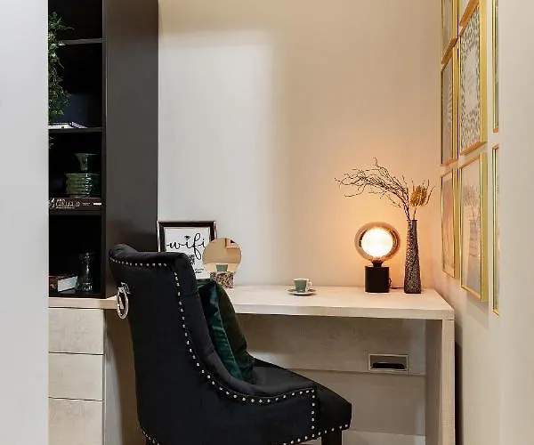 Qult - Monkey Business * Bucareste