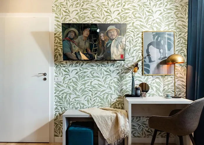 Qult - Monkey Business