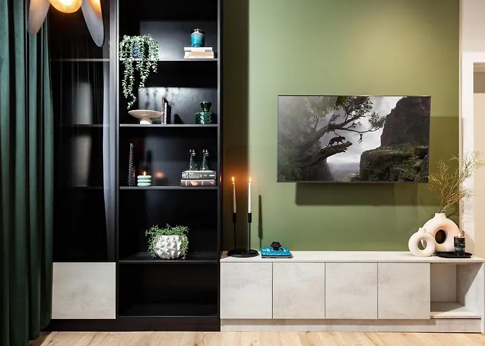 Qult - Monkey Business Apartman Bukarest