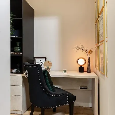 Qult - Monkey Business * Bukarest